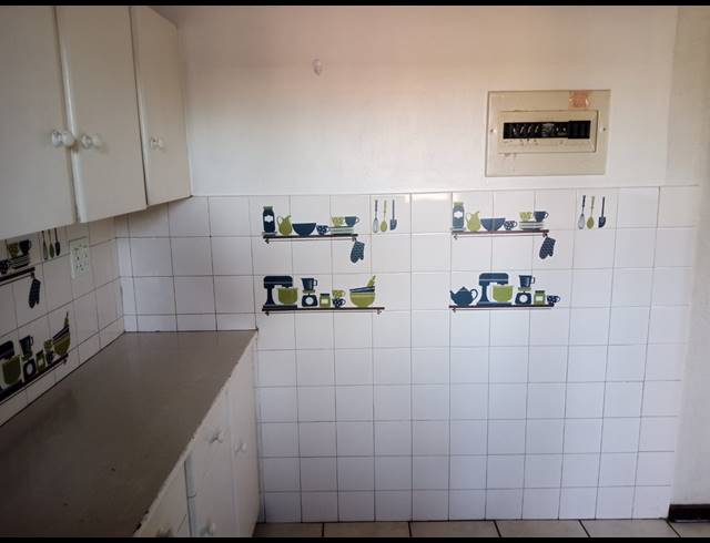 2 BEDROOM SECTIONAL TITLE FOR SALE IN PARKDENE